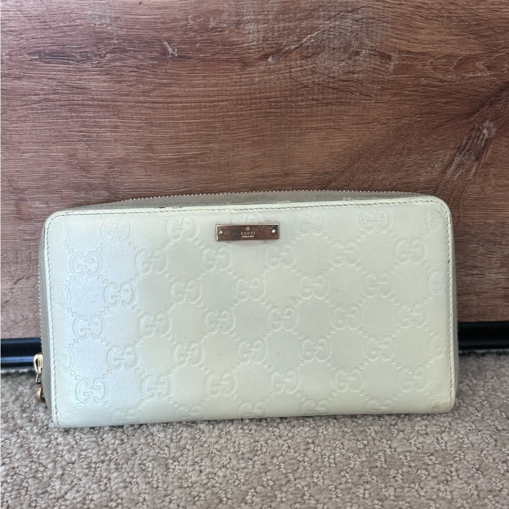 Gucci Light Cream Zip Around Wallet